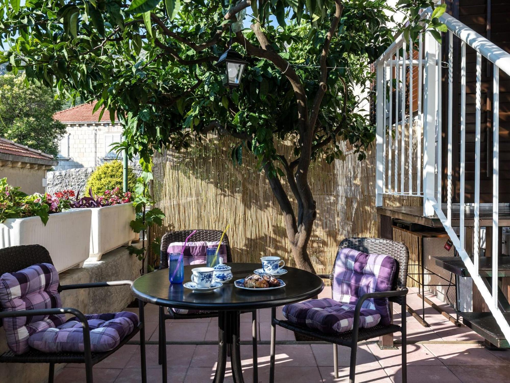 Apartment Vukic - Studio Apartment With Terrace And Garden View Dubrovnik Exterior photo